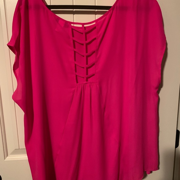 Pink hi-low Torrid top with lattice back - Picture 3 of 4